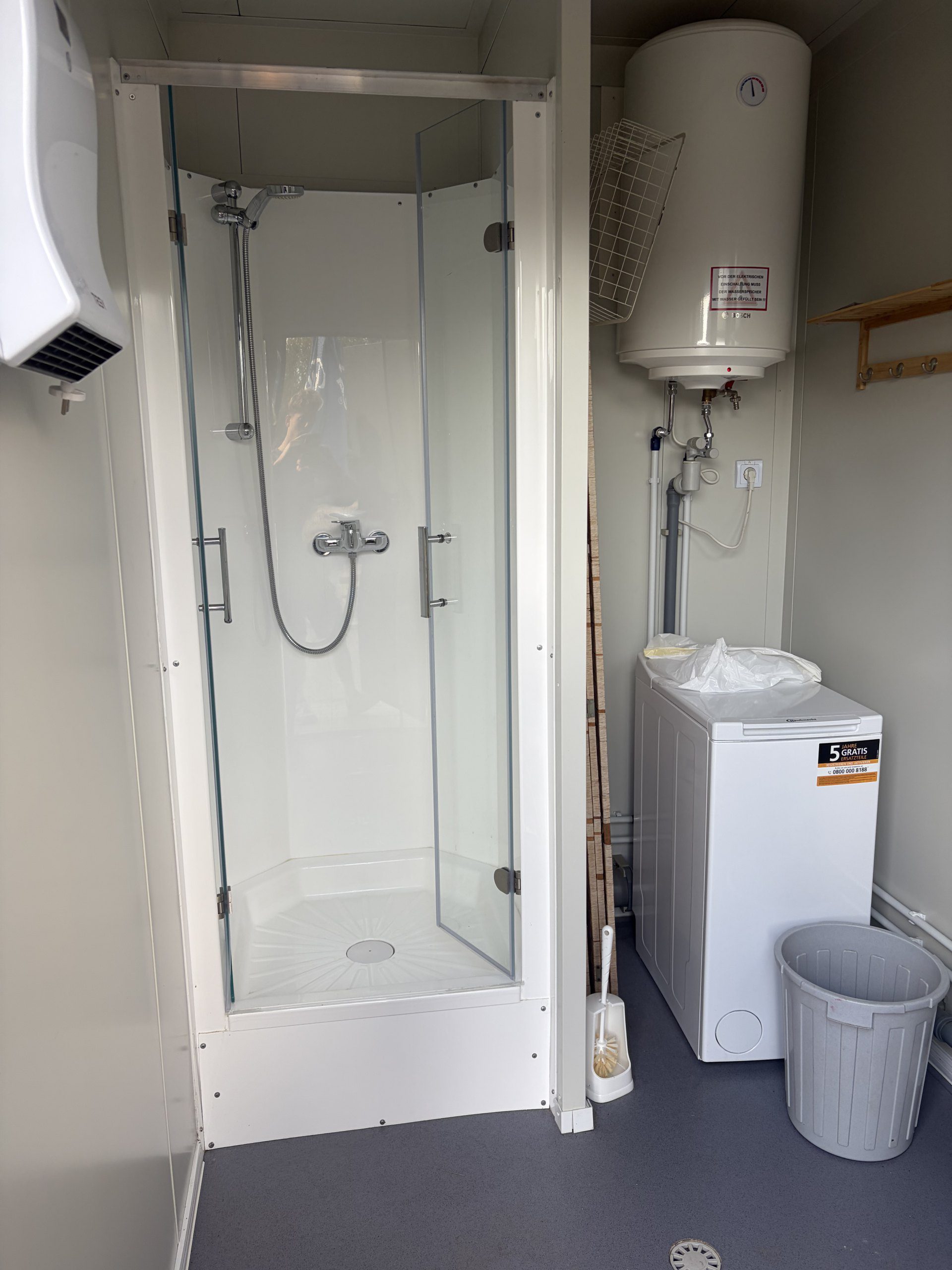 Dusche im Sanitärcontainer